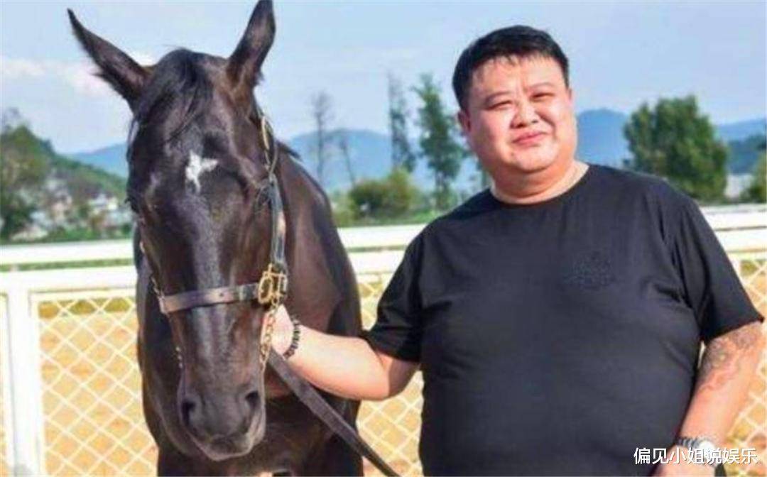 结果骑了一个星期以后,孙越老师没瘦多少,马瘦了四十斤,最后孙越老师