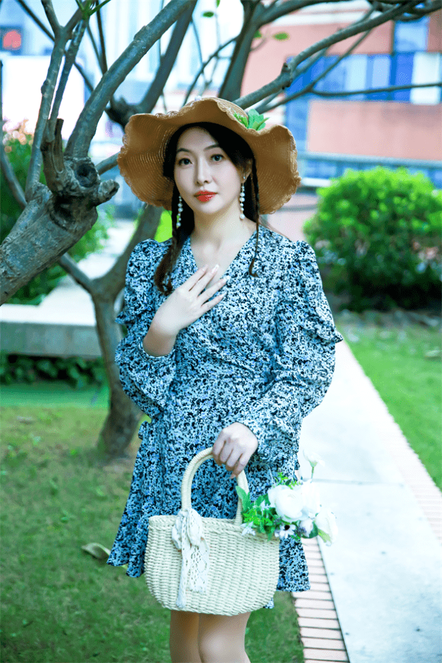 张如意:知性优雅的气质美女!_穿着_智慧_容貌