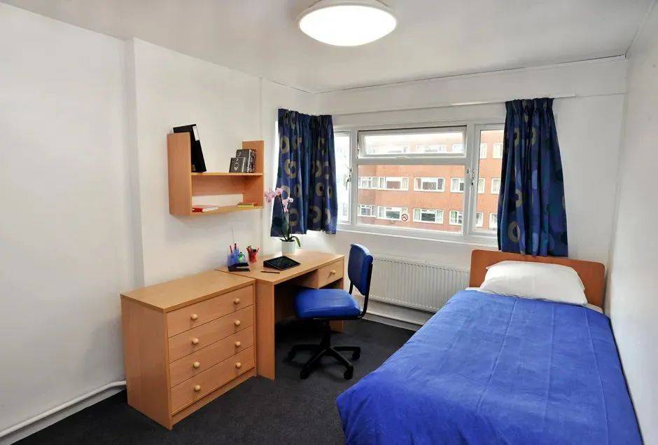 英国留学一个月1万的大学宿舍,原来长这样?_房间内_伦敦_住宿费