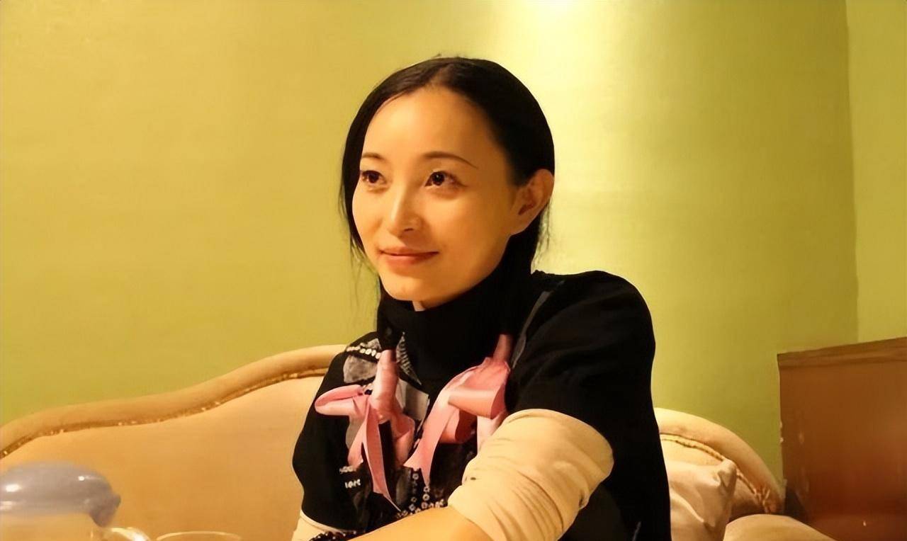 李微漪"中国第一狼女":十年前卖房救狼养狼,十年后与狼再相逢_格林