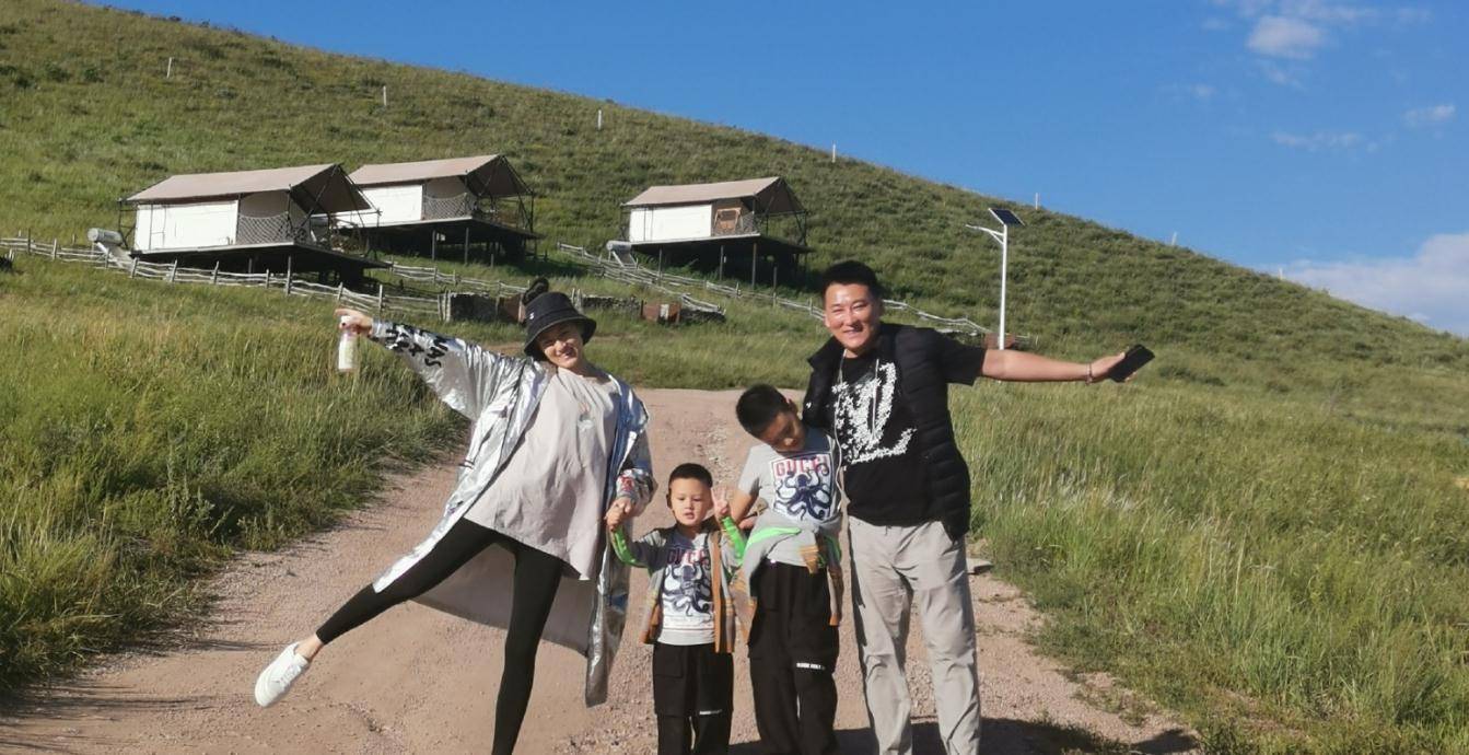 刘小锋,娶小16岁的朱墨,不乱炒作不炒绯闻,给足了妻子安全感_婚礼