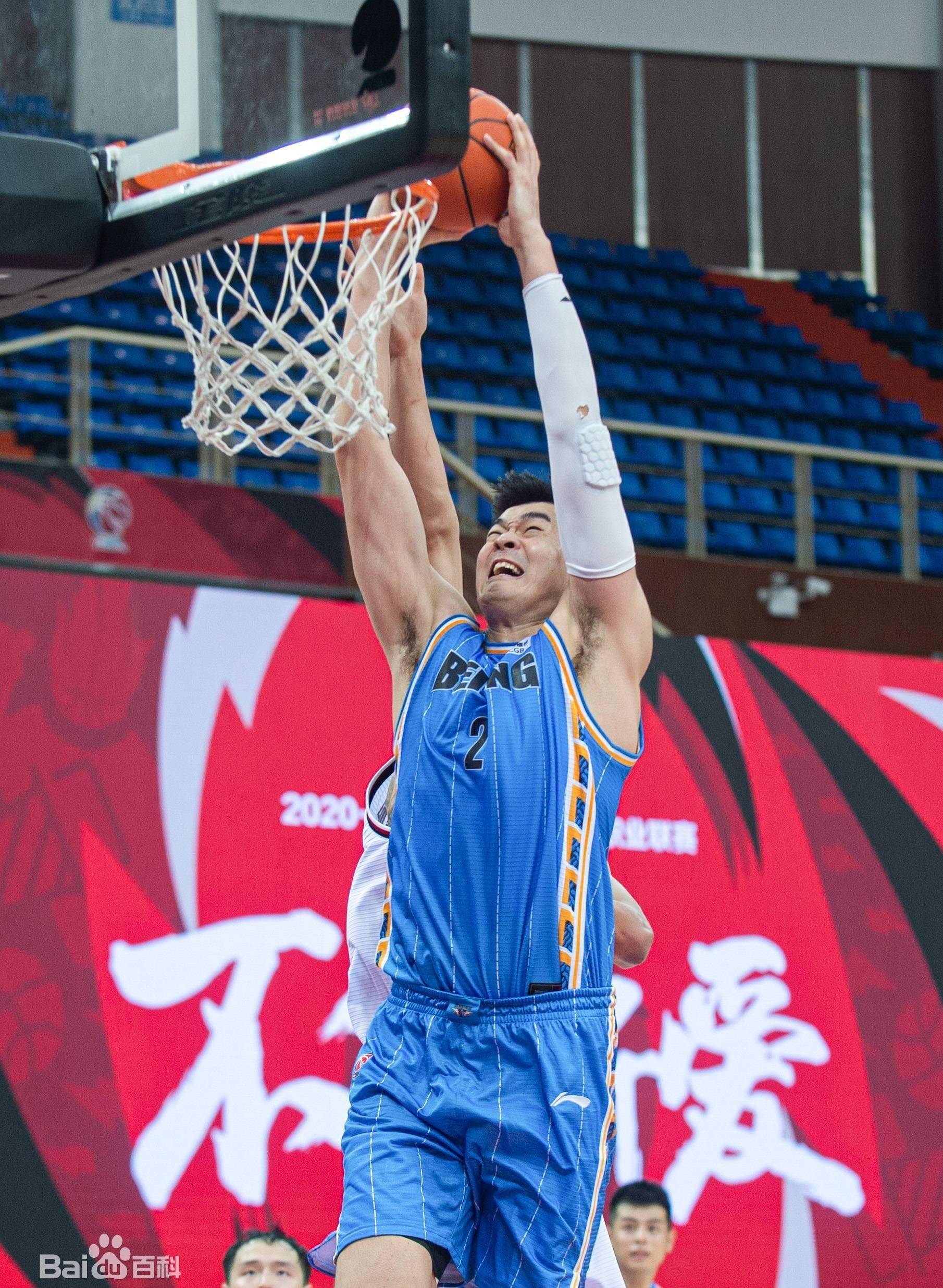 北京首钢内线巨无霸李慕豪现在在首钢队中就是个废物点心吗?