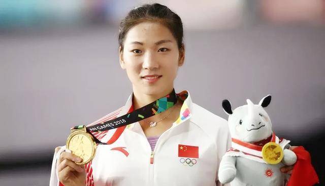 全运会赛场,王春雨来了,800米无敌,400米,1500米