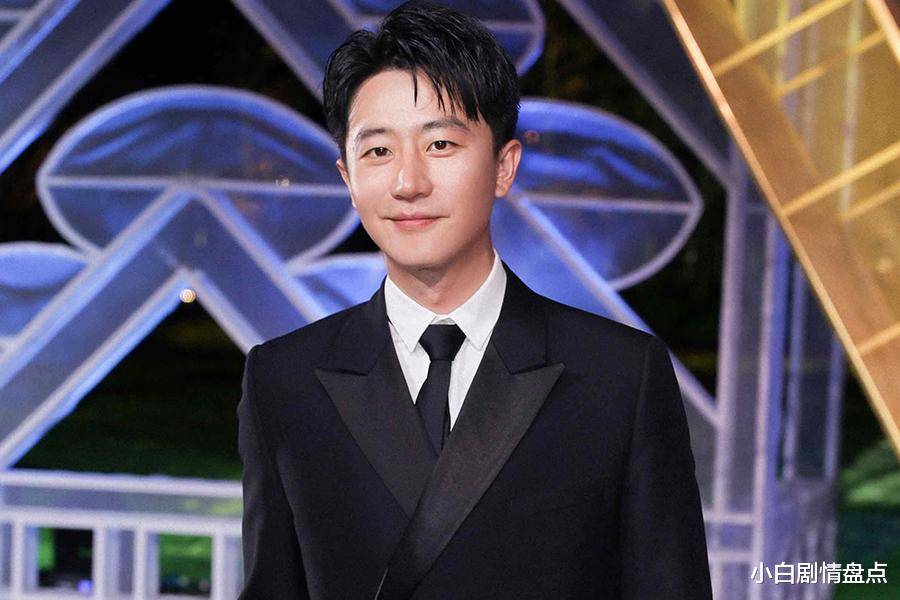 同时与张嘉译更是上演了父子档,两人的大量对手戏都给予观众酣畅淋漓