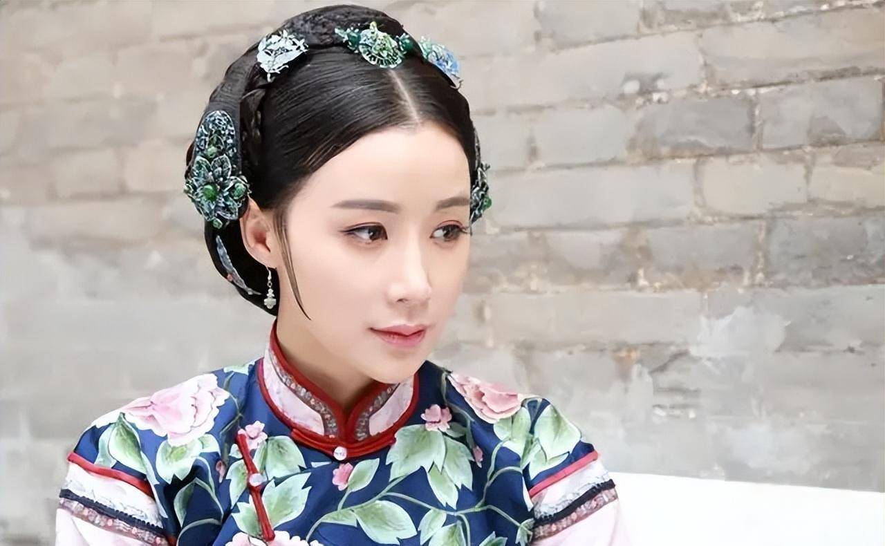 42岁姚芊羽晒时尚视频,皮肤白皙身材时尚,素颜露面被指认不出_游泳