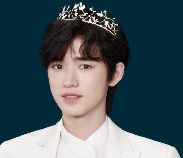 时代少年团代言大片出炉,头戴花环的七仙儿_浩翔_感觉_长相