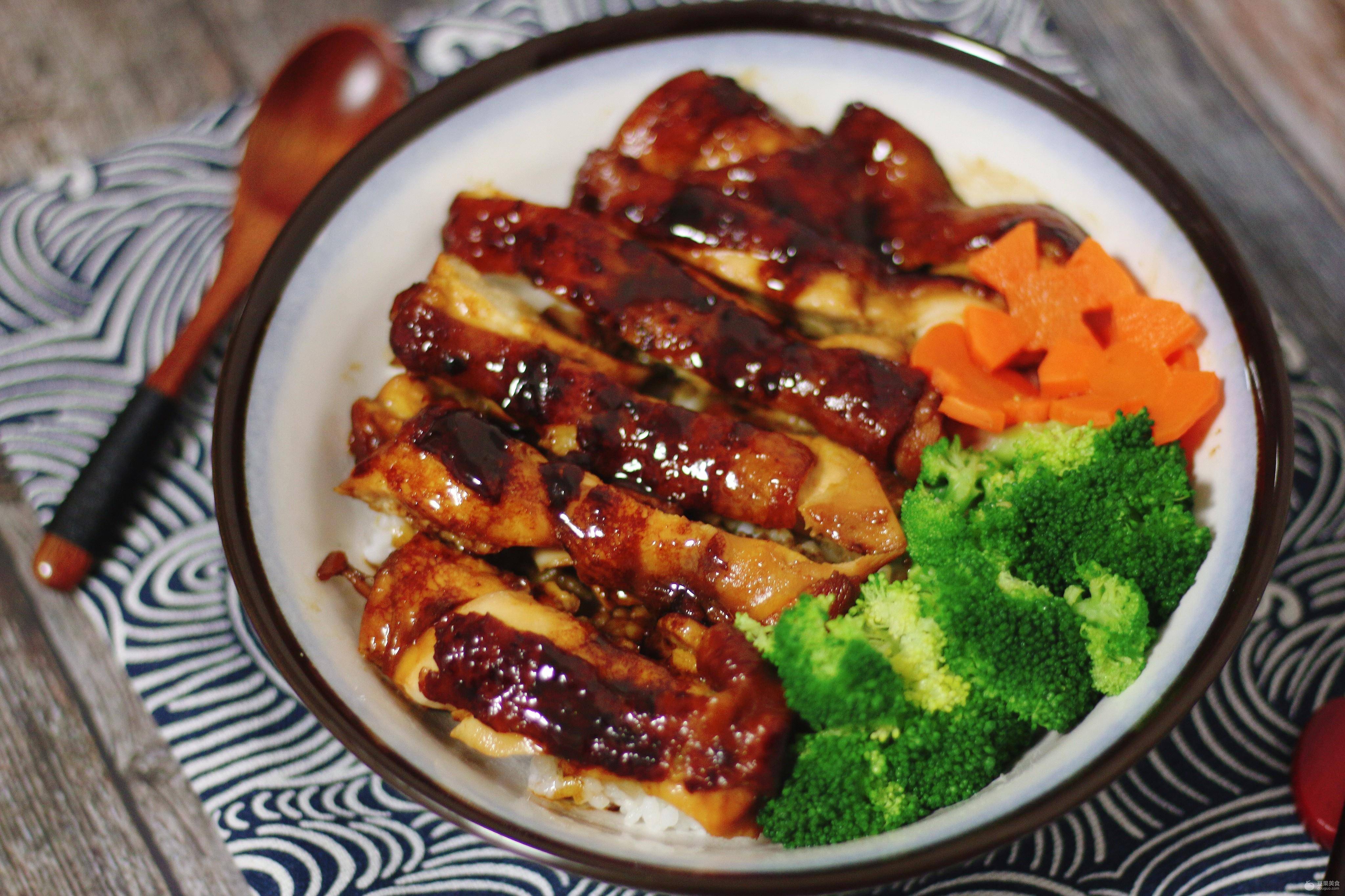 照烧鸡腿饭(附赠经典照烧汁)_胡萝卜_西兰花_汤汁