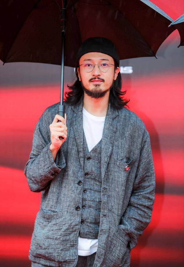 王传君近照又沧桑了!