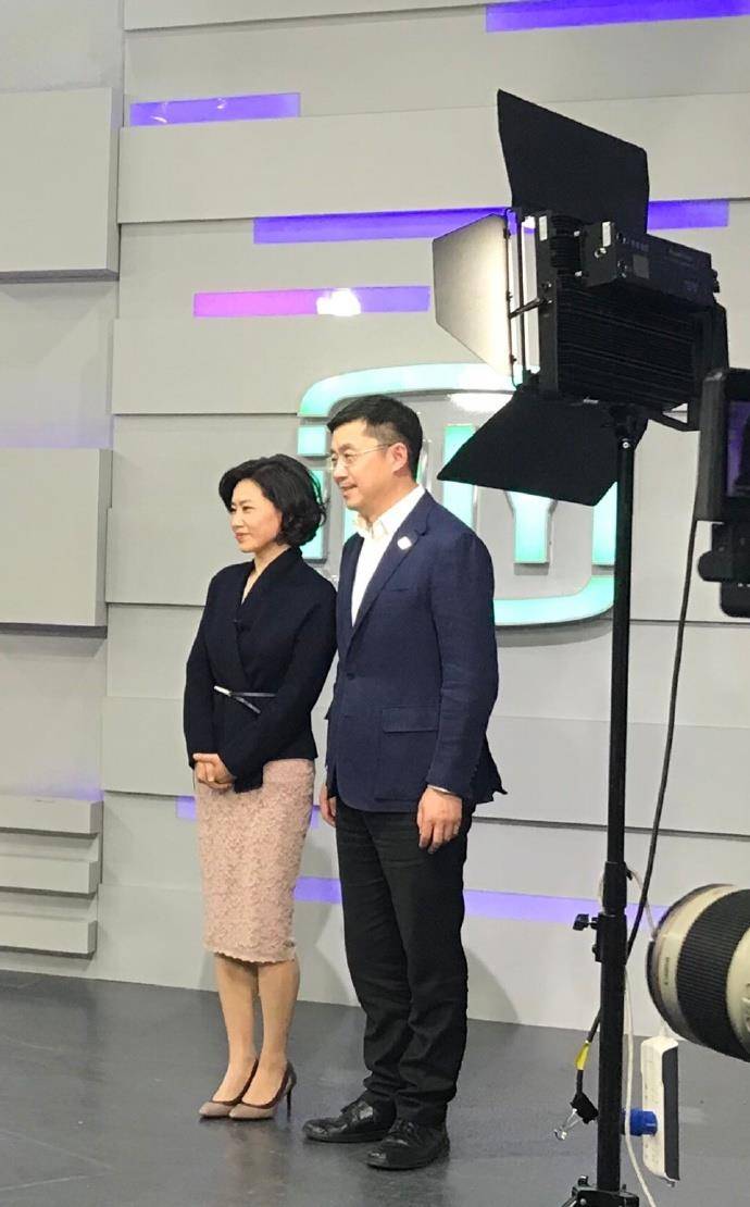 50岁史小诺穿衣质感大气,尽显女人味_职场_西装_造型