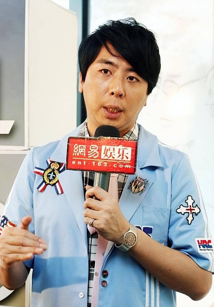 她在结婚之前,结交的男友是台湾综艺主持人梁赫群.