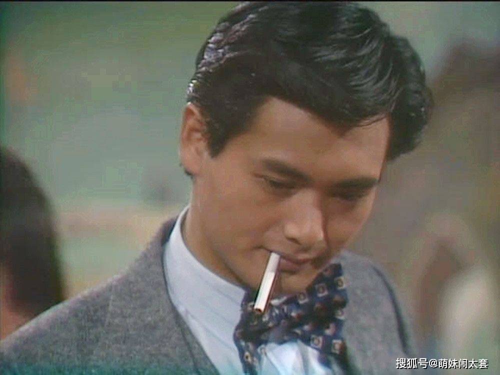 许文强抽烟图片