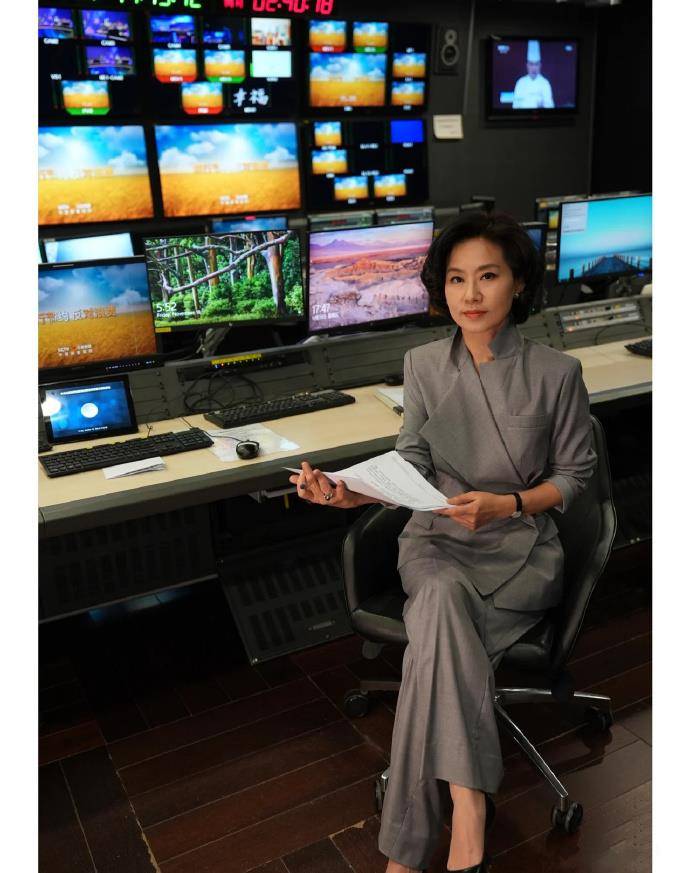 50岁史小诺穿衣质感大气,尽显女人味_职场_西装_造型