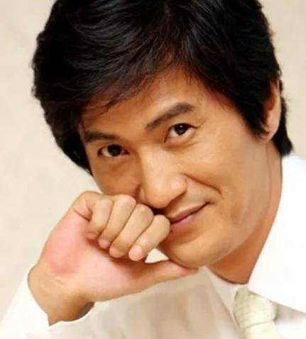 "桃姐"前夫郑康业:名气还没老婆大,前妻是刘德华的干妈叶德娴_狄龙