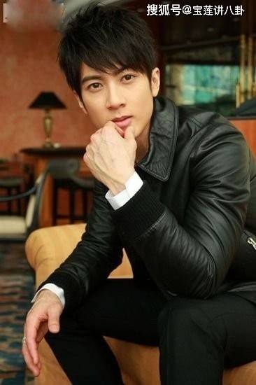 明星中的富二代有哪些，他们明明可以不努力，却还要靠颜值和才华混迹娱乐圈