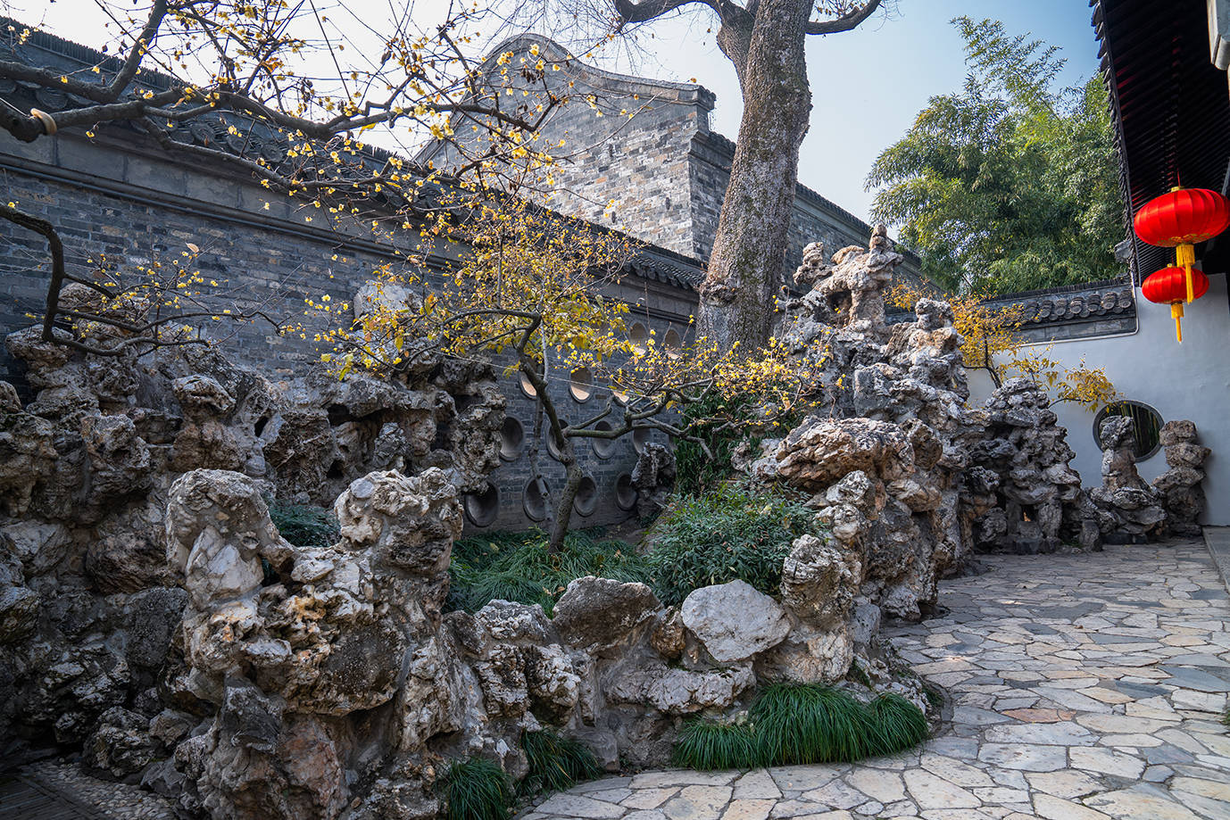 世界首富花巨资在扬州造园子,用石头建四季假山堪称一绝,可惜他没住上