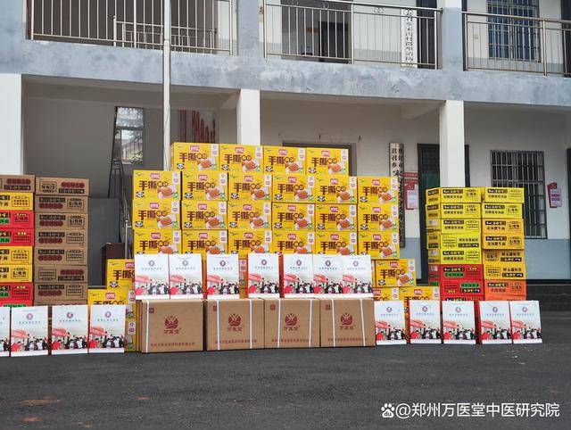 万医堂董事长刘现军春节前赴登封慰问困难家庭