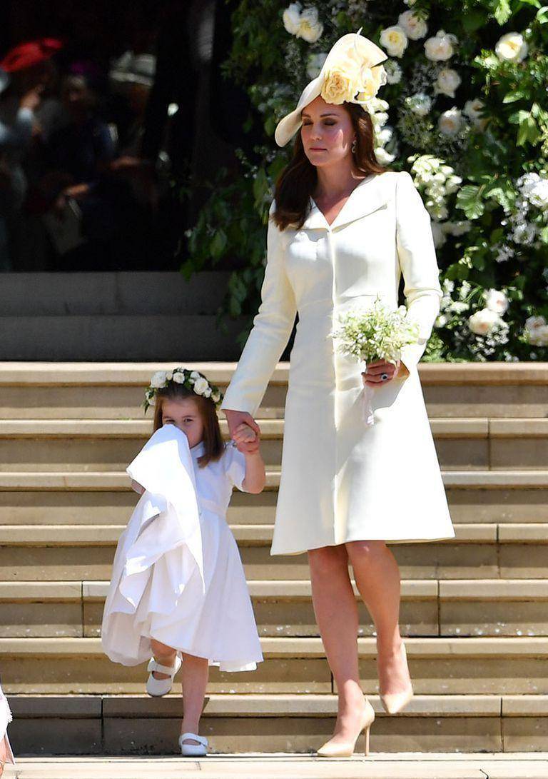 爆凯特送花道歉,夏洛特的礼服到底有没有问题_梅根_婚礼_哈里