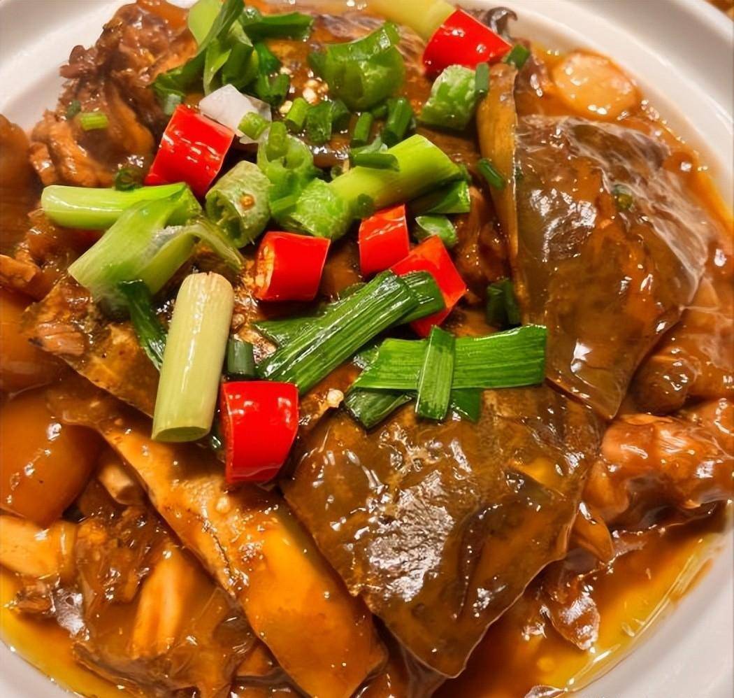 那个后加入的家长一听就激动了,加了一道霸王别鸡汤,价格是398元,还要