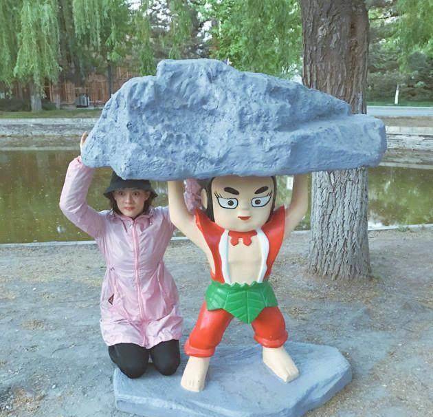 孙俪模仿葫芦娃的动作神同步邓超嘲讽:好生硬!_眼神_石头_雕塑