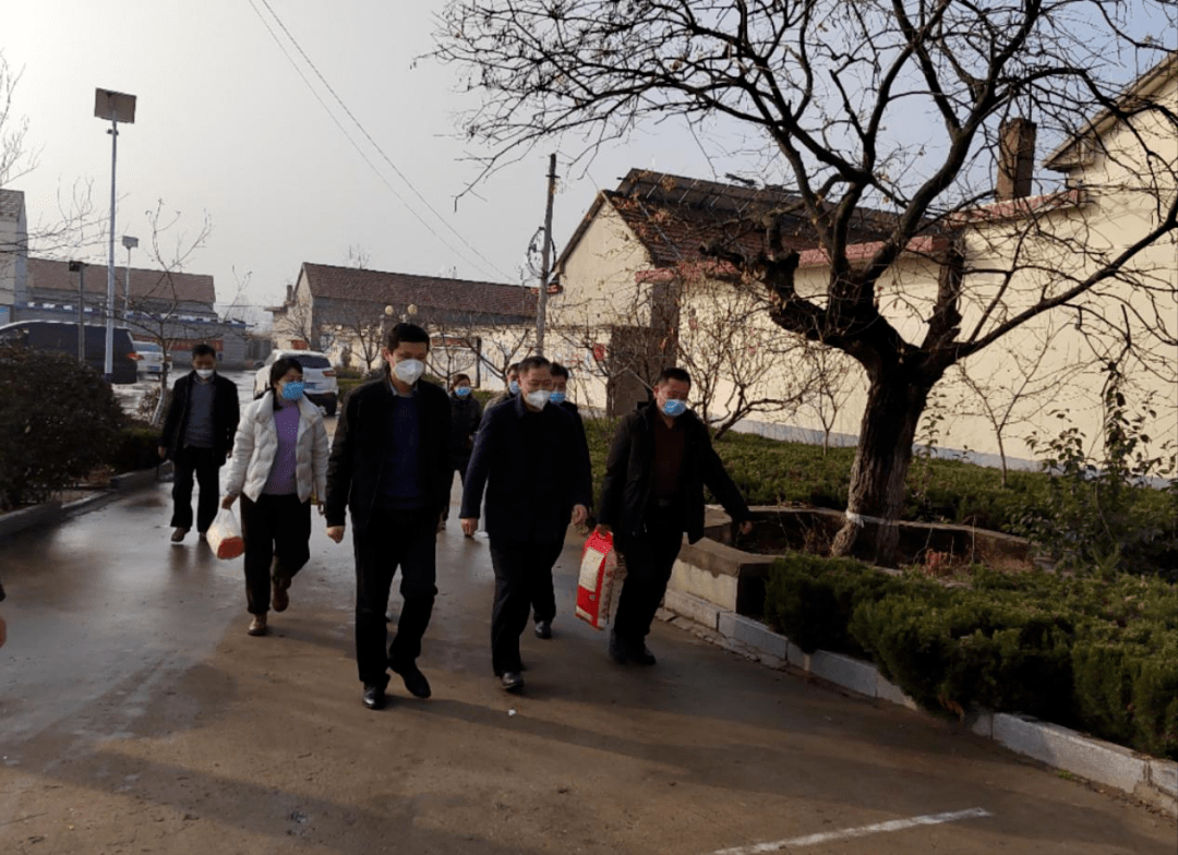 莒南县市场监管局到第一书记任职村走访慰问退离休干部及困难群众_王
