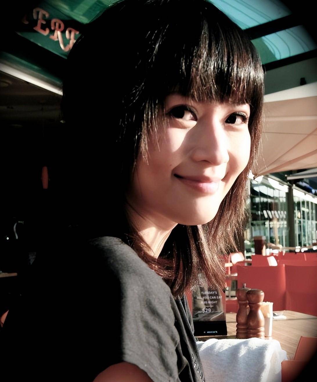 凤凰卫视美女沈星,45岁了依然少女感十足,青春已逝,但容颜犹在_生活