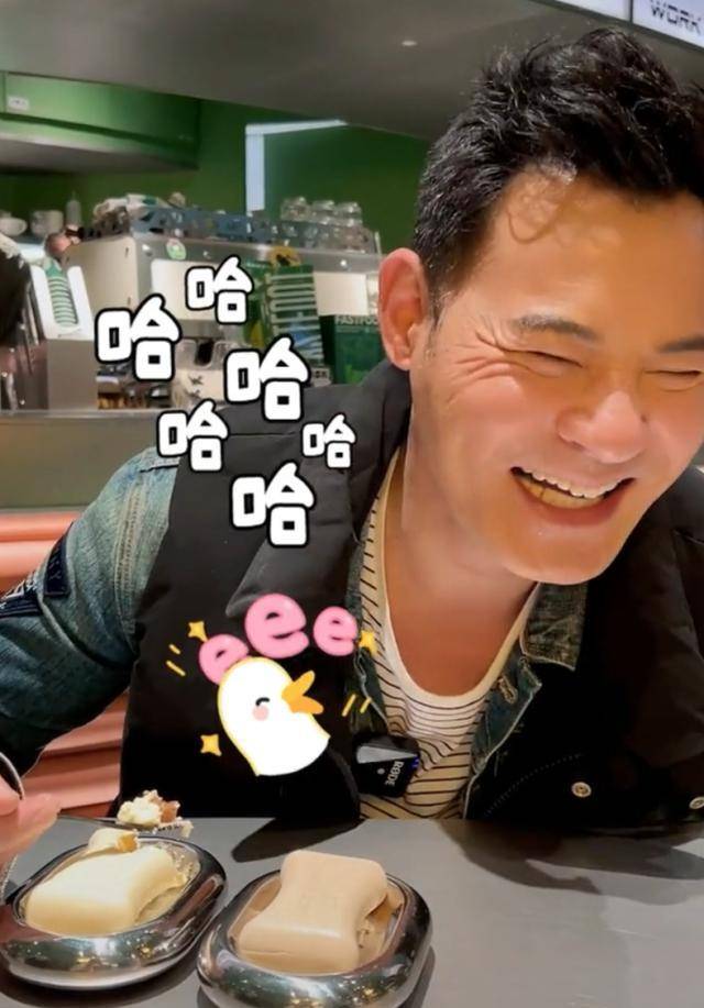 黄智贤还说出了他自己的经典角色"辣姜",整个人看起来就很开心