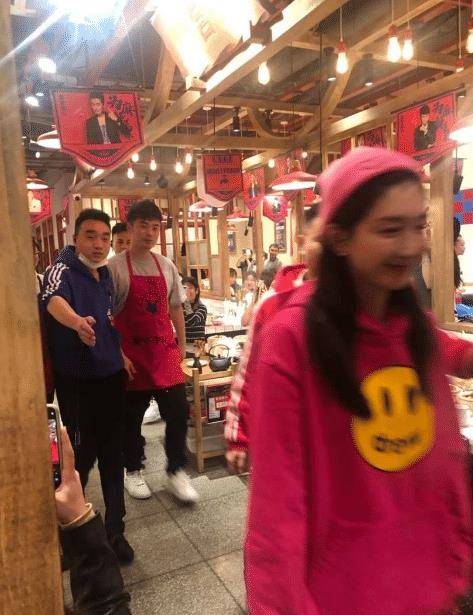 江疏影在陈赫火锅店点了20多道菜,看到账单惊呆了_明星_价格_成功