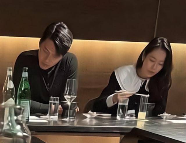 玄彬和孙艺珍穿着情侣装吃饭时偶遇,粉丝为偶像买单,两人当面道谢