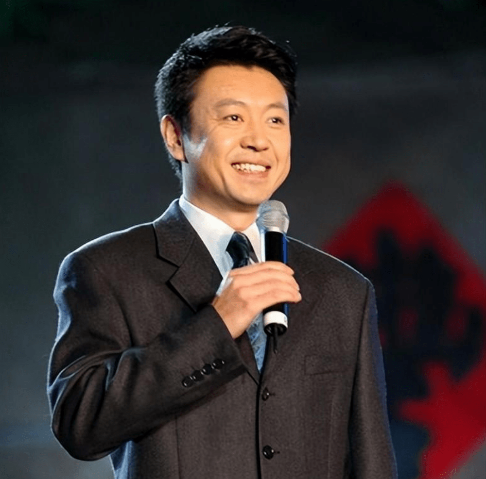 央视主持人杨柳:3段婚姻,三婚小10岁歌唱家哈辉,47岁才当父亲_栏目