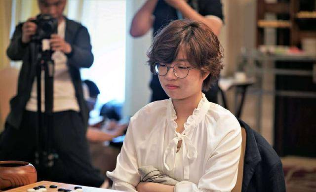 柯洁再夸赞崔精:她总找我下棋我很喜欢她的努力两人有希望吗?