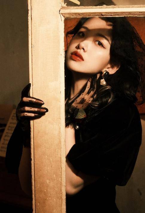 半藏森林化身春丽接广告,阿沁却被骂"活该被绿"_刘阳_事件_对比