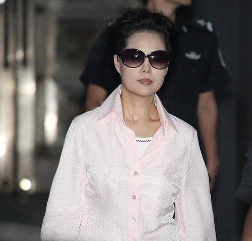 时隔7年,李天一改名"李冠丰"重新出发,受害女孩却仍在治疗中_李双江