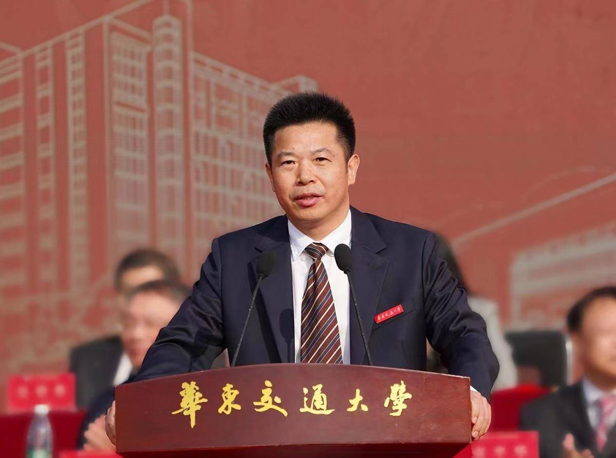 做新时代的铁人铁军——华东交通大学举行2022年开学典礼_新生_华交