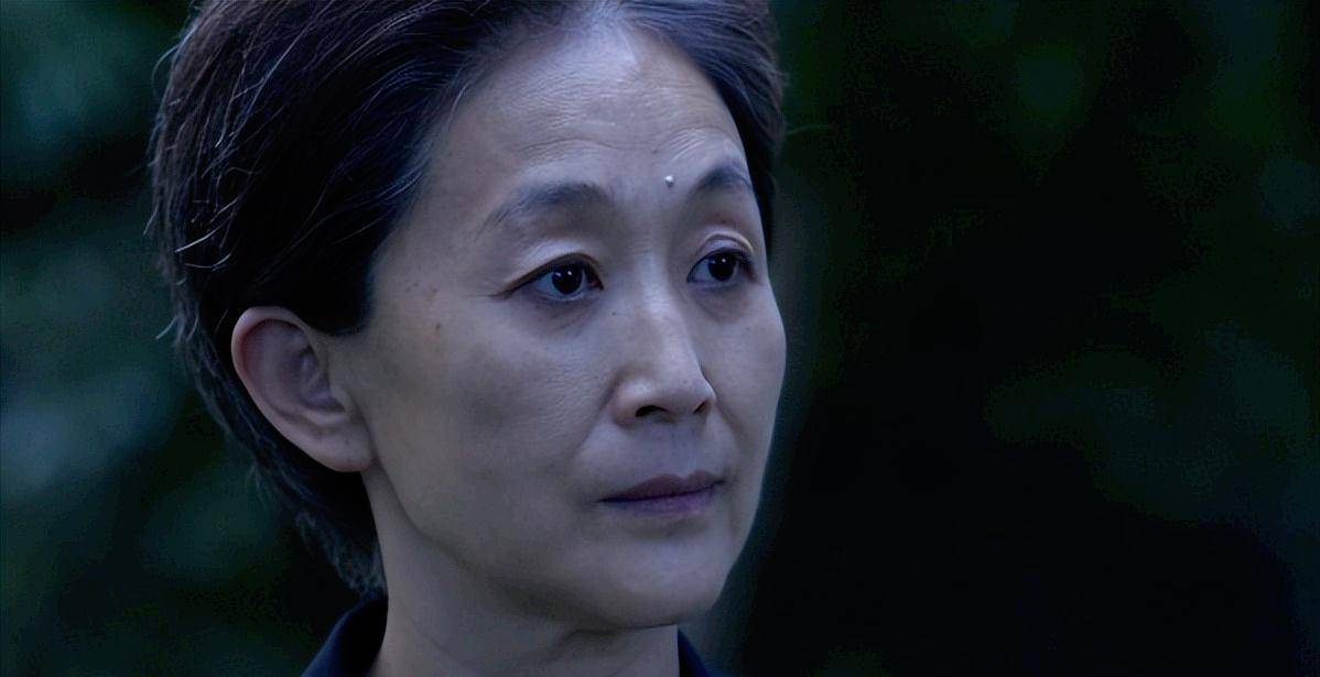 老年时期叶文洁的扮演者陈瑾在《突围》里就向观众证明了自己的实力