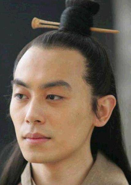 不适合穿古装的男明星,朱亚文让人吐槽,王宝强白眼一翻一言难尽_张翰