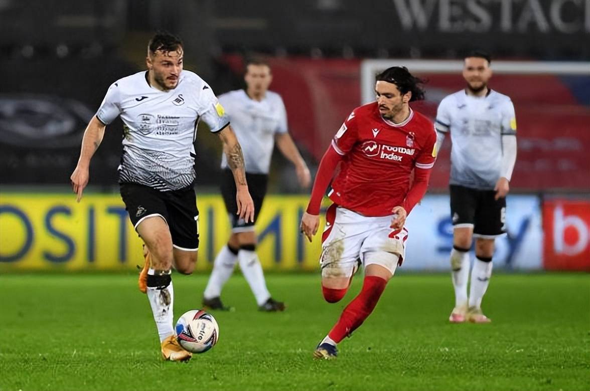 足总杯意杯赛程如火如荼,斯旺西主场优势关键,那不勒斯轻松取胜!