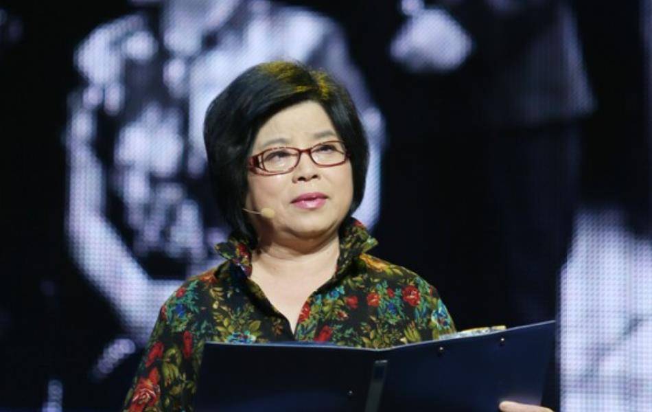 送行焦裕禄,徐俊雅悲痛之下用头撞向棺材焦裕禄书记生病的消息很快就