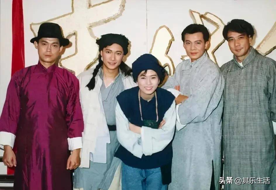 《末代皇孙》是由杨佩佩制作,赖水清执导的台湾古装爱情剧,由黄日华