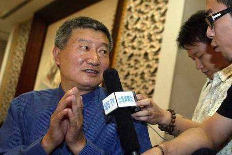 就这样,叶楠就作为裁判出道了,作为一名裁判,叶楠肯定是努力的,这个