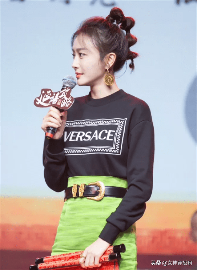"丸子头"已经过时了,今年流行的是"香蕉头",青春洋气显脸小_发型_辫子