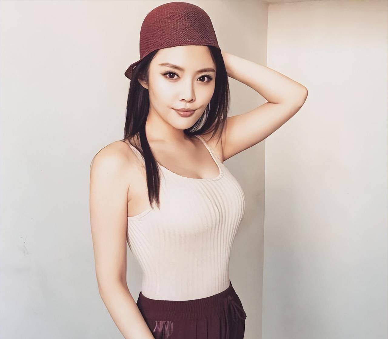 原来32岁的徐冬冬晒出了自己的生活照,身材依旧那么火辣_东西_健身