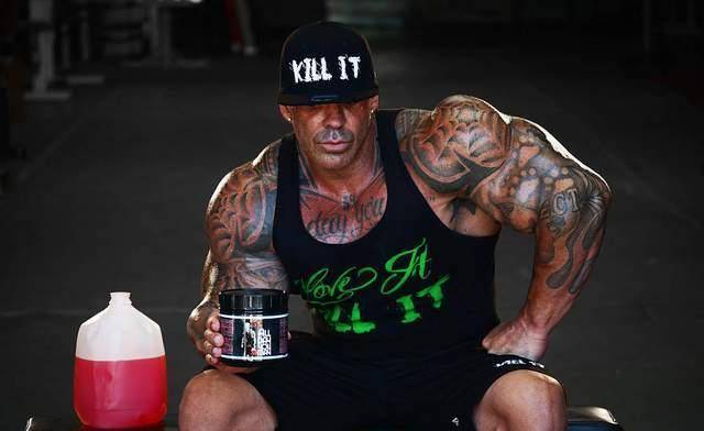 "巨臂哥"死亡前曾昏迷两周,死亡原因又有了新消息_约翰尼_类固醇_健美