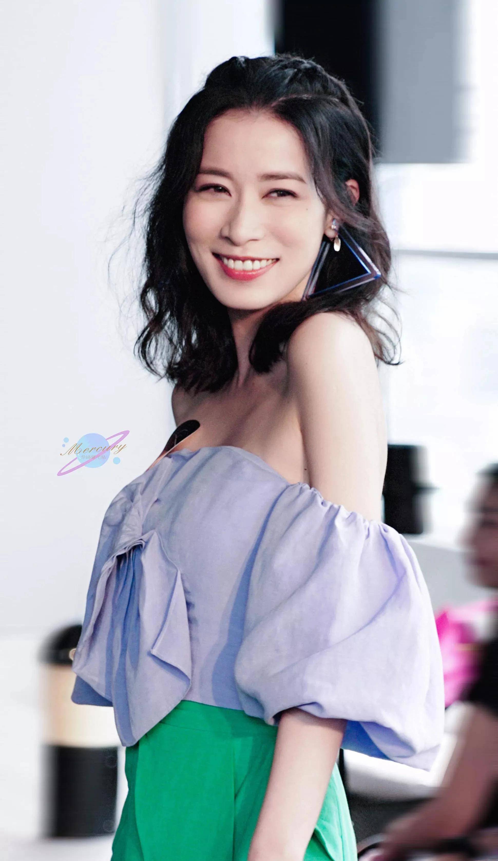 47岁港星佘诗曼今仍未结婚但不觉焦虑,大方直言:我很幸福_陈浩民_香港