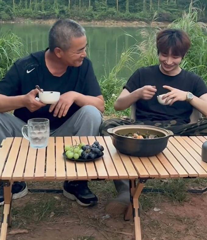 27岁男星回老家卖鸭蛋!