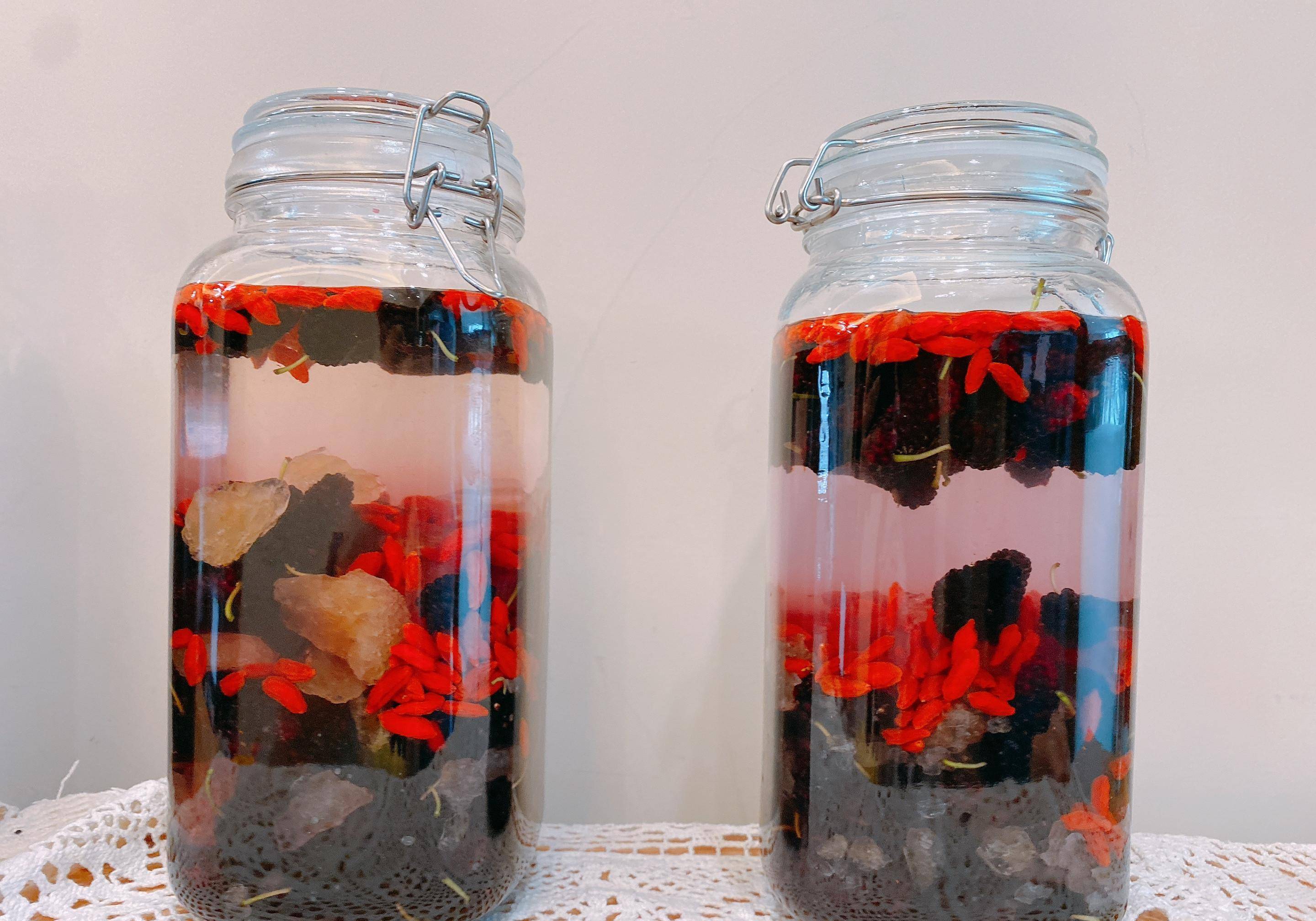 家庭自制桑葚酒,黄金比例,酒香浓郁无添加,口感醇厚保存时间久_枸杞