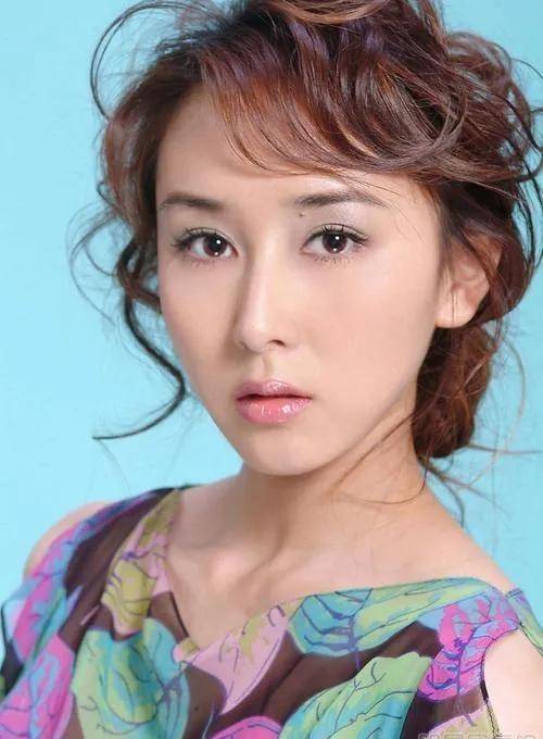 胡静,明月林下美人来_眼睛_明星_曾黎