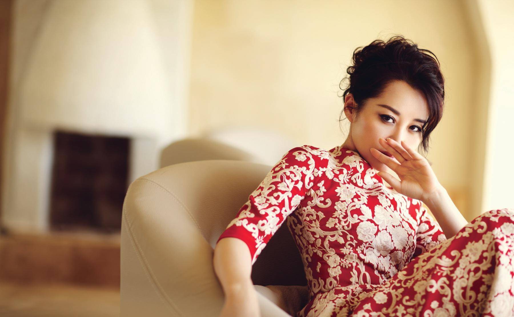 "魅力不减"许晴:靠商业大佬再度翻红,五十岁还能迷倒无数男人_刘波