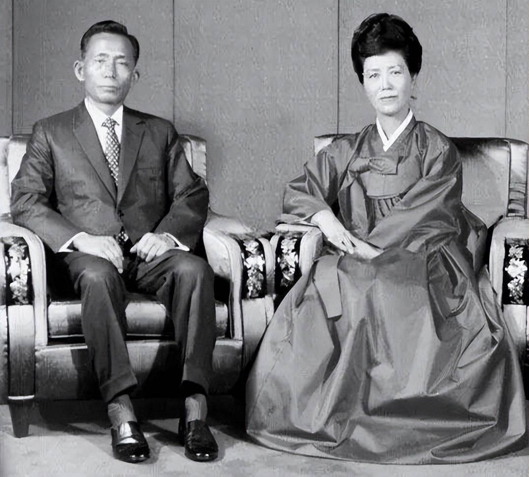 改变国外国运,创造汉江经济奇迹的朴正熙,最后的结局怎样?