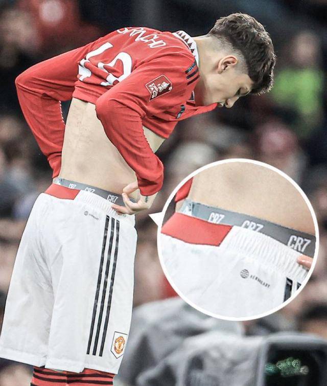 c罗"冥想"庆贺行动的照片,而在角逐中掀起球衣后,内裤鲜明是cr7牌子!