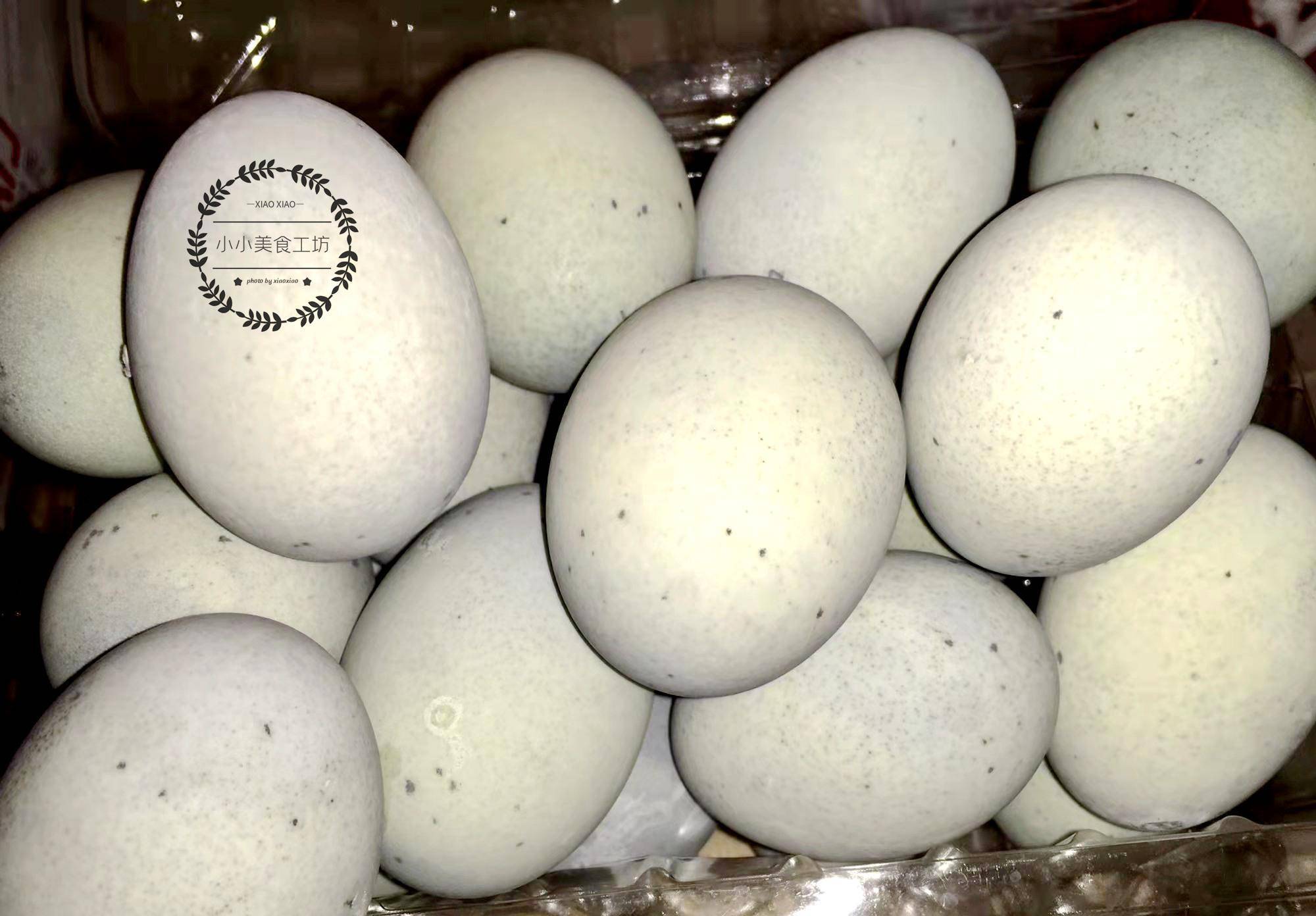 传统方法中习惯上加入一种叫做黄丹粉的物质,它其实是一种中药,化学